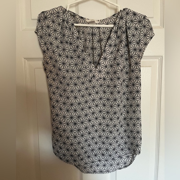 H&M Black and White Geometric Shirt - Picture 1 of 3